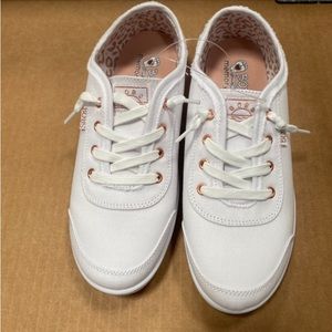 Skecher Bobs 8 1/2 tennis shoe